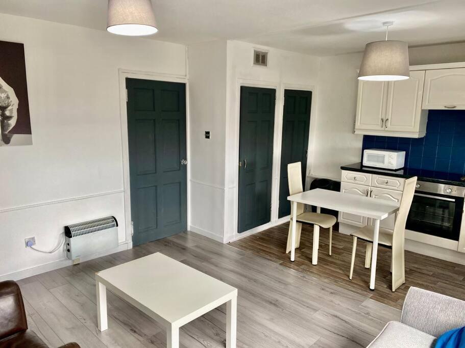 גלאזגו Chic Flat With Balcony Close To Merchant City מראה חיצוני תמונה